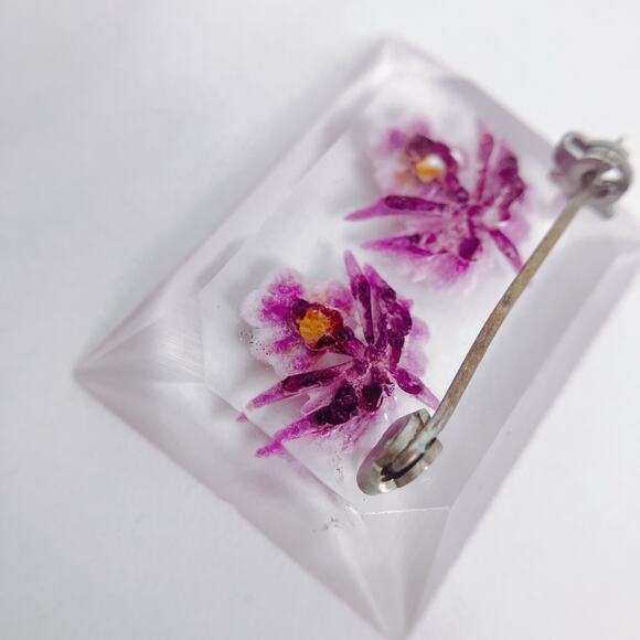 Mid Century Reverse Carved Lucite Orchid Brooch Clear Floral VTG Novelty Jewelry - Picture 6 of 8